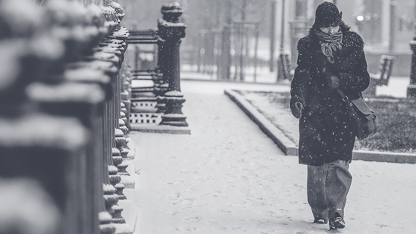 Woman walking in snow - Free for commercial use No attribution required - Credit Pixabay
