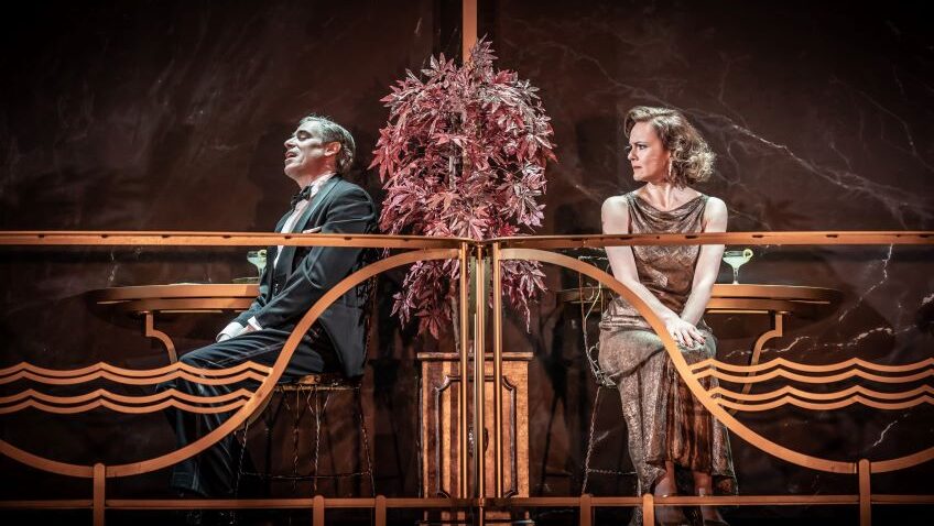 Robert Tanitch reviews Noël Coward’s Private Lives at Donmar Warehouse Theatre, London