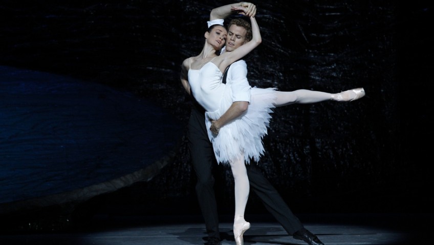 A royal pas de trois in an Australian “Swan Lake”