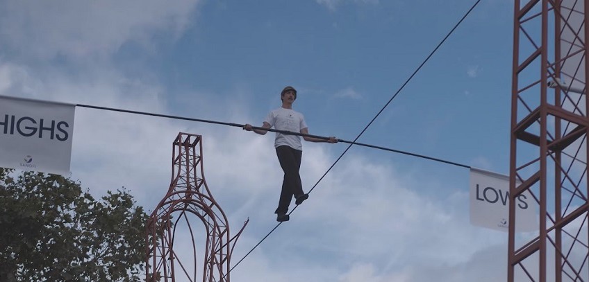 Tightrope walker attempts stunt at London’s Southbank
