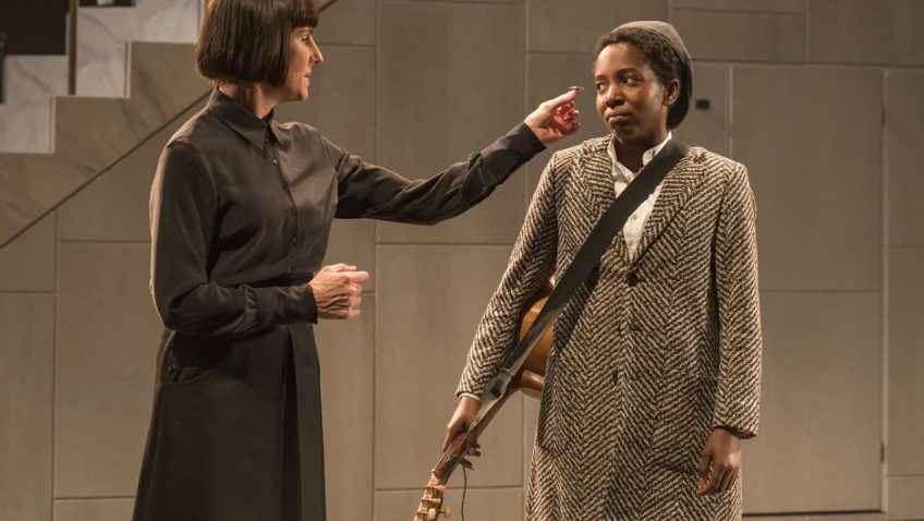 Malvolio has a sex-change. National Theatre casts Tamsin Greig as Malvolia