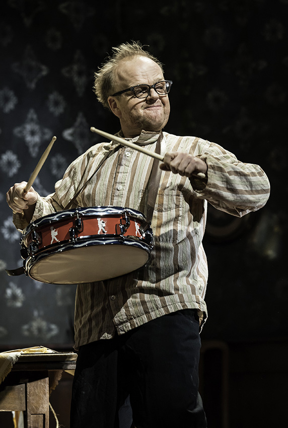 Toby Jones in The Birthday Party - Credit Johan Persson