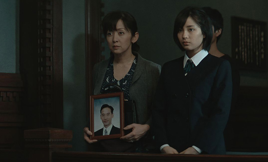 Yuki Saitô and Suzu Hirose in The Third Murder - Copyright 2017 FUJI TELEVISION NETWORKAMUSE INC_ GAGA CORPORATION All rights reserved