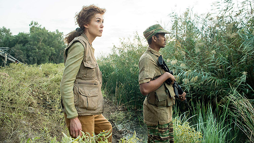 Rosamund Pike gives an astonishing performance as the late war correspondent Marie Colvin