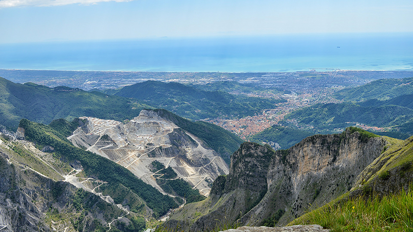Apuan Alps mountain range - Tuscany - Italy - Free for commercial use No attribution required - Credit Pixabay