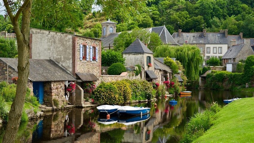 Camping and Things to do and see in Brittany, France
