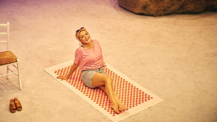 Robert Tanitch reviews Sheridan Smith in Willy Russell’s Shirley Valentine at Duke of York’s Theatre, London.