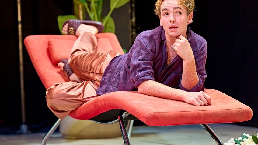 Robert Tanitch reviews Rory Mullarkey’s Mates in Chelsea at Royal Court Theatre, London.