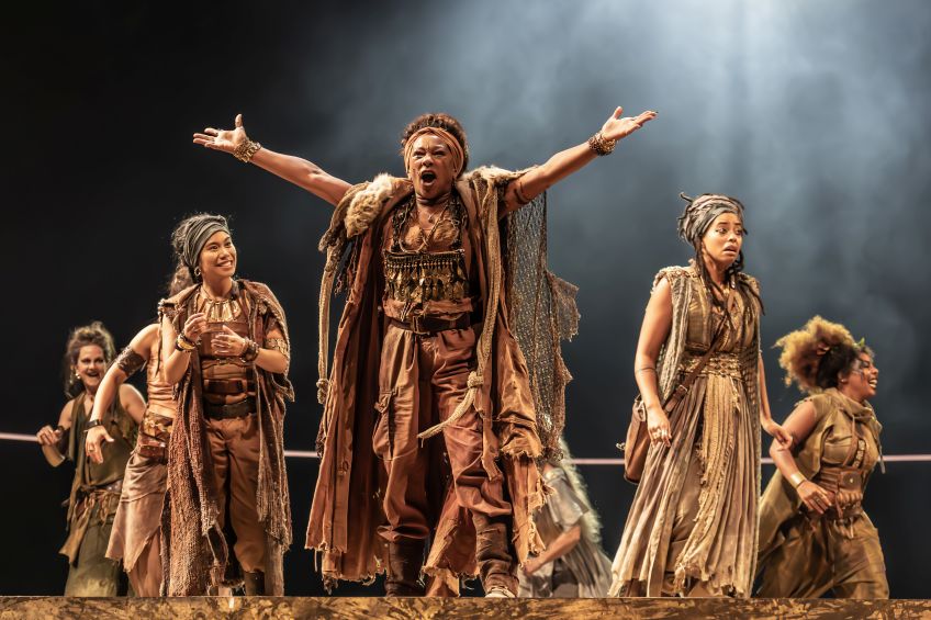 Robert Tanitch reviews Bacchae at National Theatre/Olivier Theatre, London