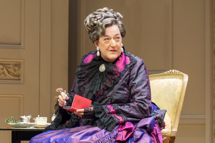 Robert Tanitch reviews Oscar Wilde’s The Importance of Being Earnest at Nöel Coward Theatre, London